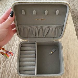 Pandora Jewelry Box 💍